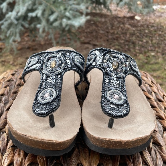 Beautiful Sequin and beaded black gray & Silver platform wedge thong toe sandals - Picture 2 of 10
